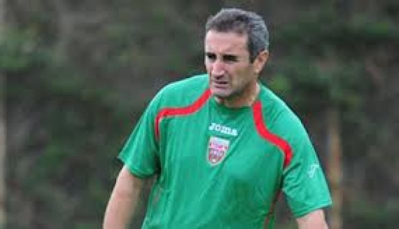 ادارة نادي مولودية الجزائر تمنح مهلة جديدة للمدرب جمال مناد