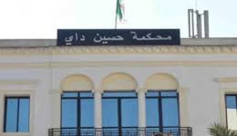 التحقيق مع زوجين ضبط بحوزتهما سلاح ناري وأقنعة تستعمل في عمليات سطو بمحطة الخروبة في العاصمة