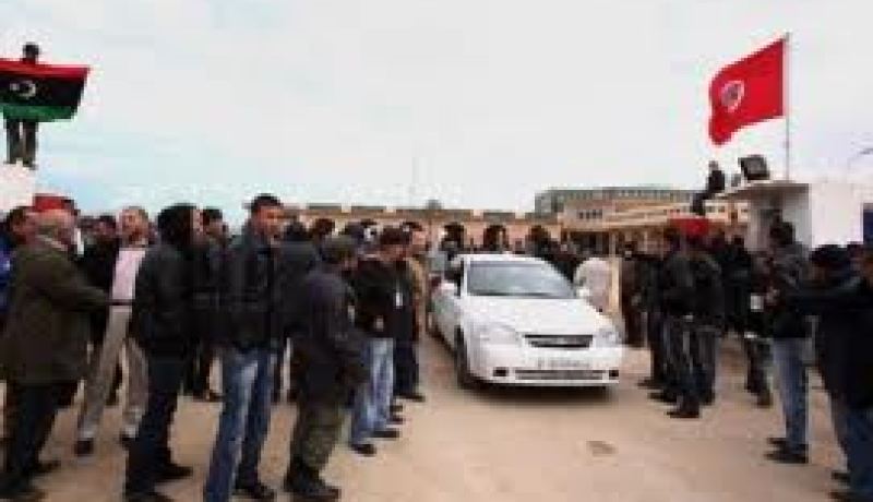 تونسيون ولييبون يدعون لإعادة فتح معبر رأس جدير بين تونس وليبيا