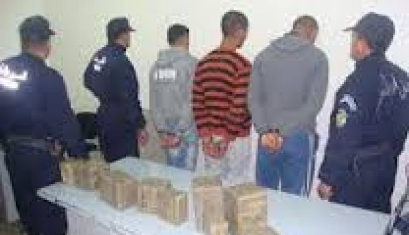 الإطاحة بشبكة إجرامية تجند القصر في تجارة المخدرات بولاية وهران