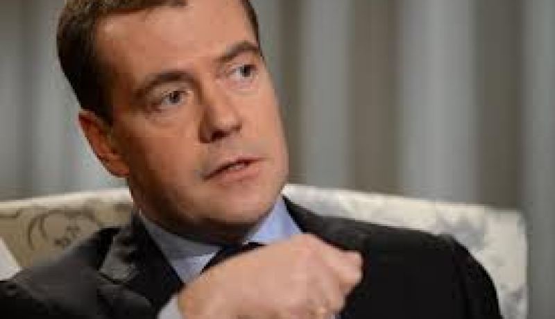 مدفيديف يعرب في باريس عن ثقته باليورو ويوقع اتفاقات ثنائية