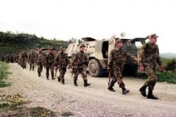 قوات الجيش الجزائري تحاصر 10 ارهابيين الان