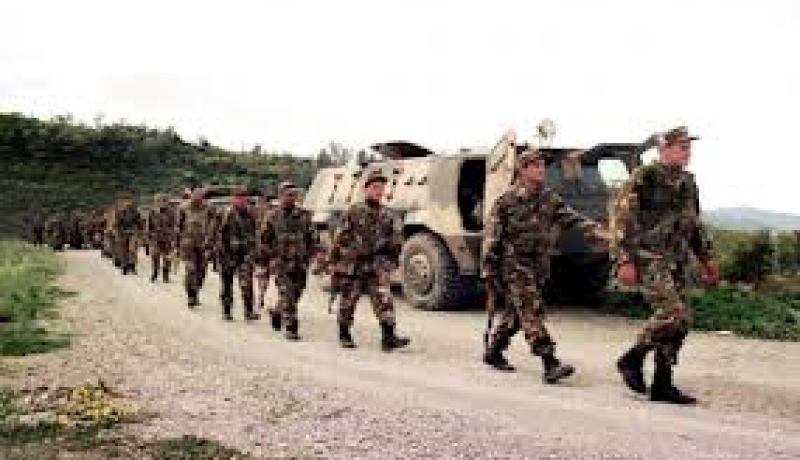 قوات الجيش الجزائري تحاصر 10 ارهابيين الان