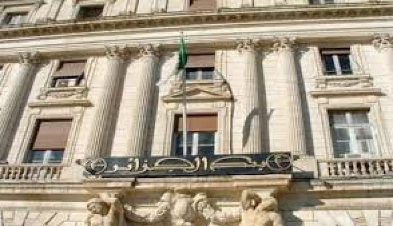 الدينار الجزائري ينهار أمام الارتفاع القياسي للدولار والأورو ويثير قلق الشركات الجزائرية