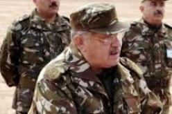 الفريق قايد صالح يتفقد بعض القواعد والوحدات التابعة للقوات الجوية والبحرية والدفاع الجوي عن الاقليم بالناحية العسكرية الثانية