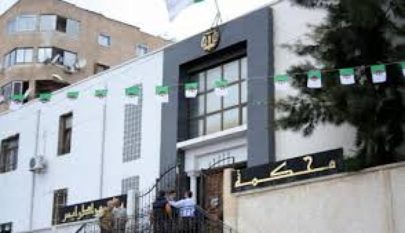 حبس عون أمن اعتدي على طالب جامعي بكلية الحقوق بخنجر في سعيد حمدين