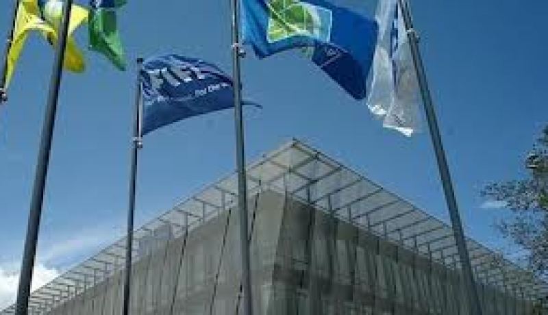 الفيفا يعاقب بلغاريا والمجر بلعب مباراة دون جمهور