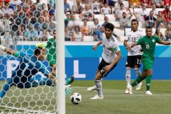 السعودية تتجاوز “الفراعنة” وتهدي العرب أول فوز في المونديال