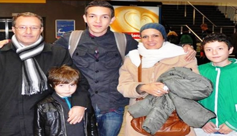 طالب جزائري يهزم وزير الداخلية الفرنسي