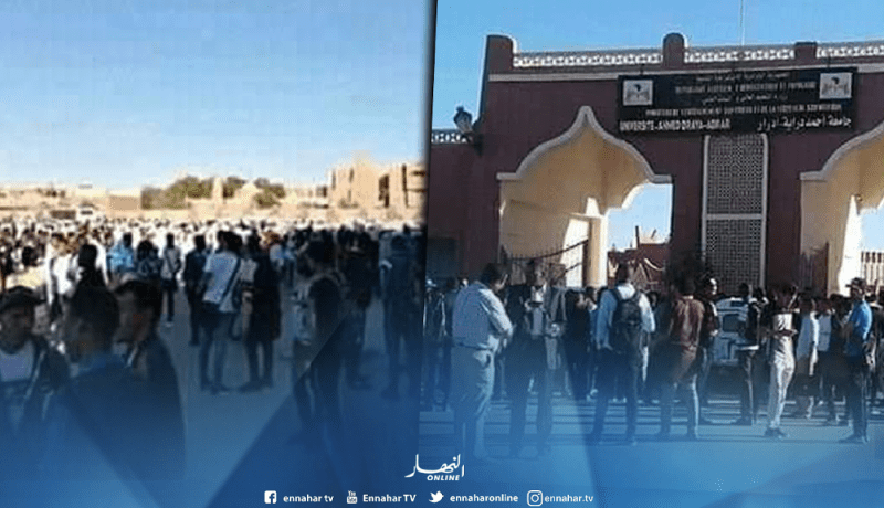 بالصور.. مئات الطلبة بأدرار يحتجون ويغلقون أبواب الجامعة للمطالبة برحيل النظام