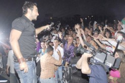 منظمو الحفلات يتنافسون على جلب كبار الفنانين العرب والعالميين:ترويج للثقافة والسياحة واستثمار للأموال على حساب المواطن