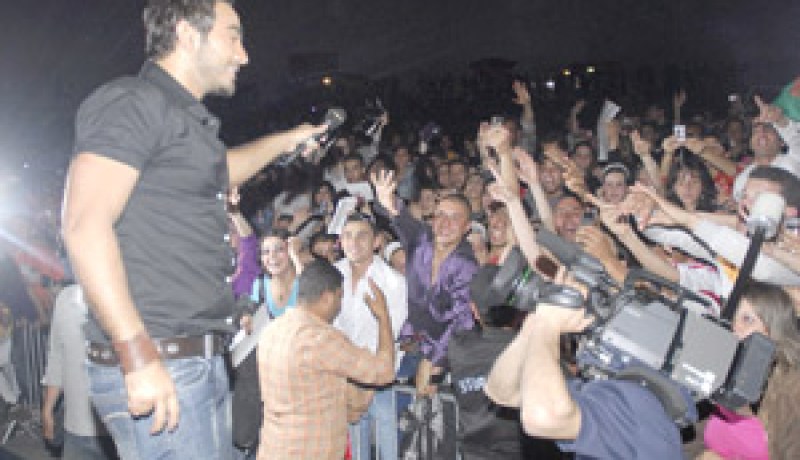 منظمو الحفلات يتنافسون على جلب كبار الفنانين العرب والعالميين:ترويج للثقافة والسياحة واستثمار للأموال على حساب المواطن