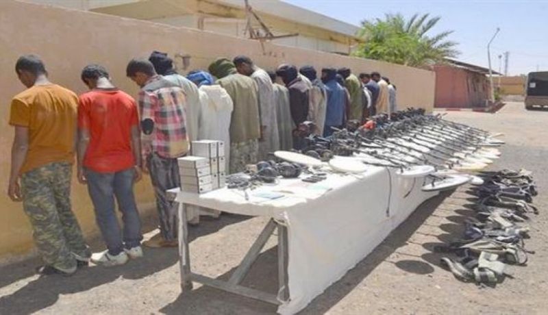 الجيش يوقف 24 مهربا بالجنوب و11 شخصا على متن قارب حراقة في مستغانم