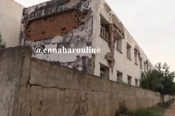 تلاميذ يدرسون وسط الدود ويتناولون وجبات مطهية بمياه وسخة في صحون قذرة !