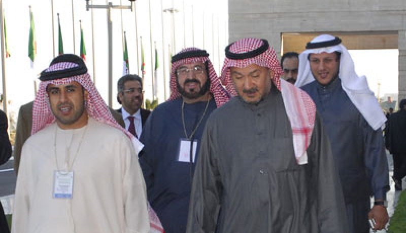 الشيخ بن لادن يبحث مع بلخادم إقامة مدينة النور في الجزائر