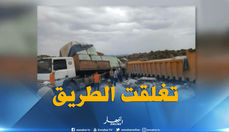 برج بوعريريج: اصطدام شاحنتين ذات مقطورة يشل حركة المرور بالطريق السيار