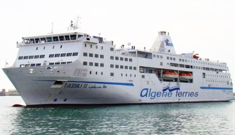 باخرة الطاسيلي II متوقفة بميناء وهران بسبب عارض