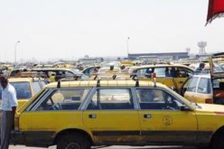 سائقو سيارات الأجرة بمدينة بخنشلة في وقفة احتجاجية أمام مقر الولاية