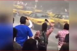 بالفيديو.. الشرطة المكسيكية تستخدم قنابل الغاز ضد سائقي التاكسي
