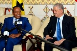 عبد المالك سلال يتحادث مع رئيس حكومة ساو تومي وبرانسيبي