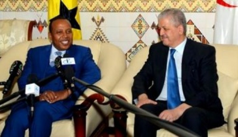 عبد المالك سلال يتحادث مع رئيس حكومة ساو تومي وبرانسيبي