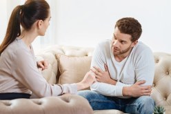 يخيّرني زوجي بين أمي المريضة والذهاب في رحلة بعيدة !!