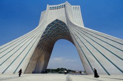 طهران تحتج على تظاهرة معادية لها أمام سفارتها في المنامة