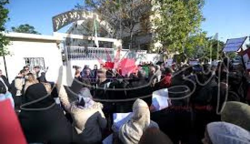 أولاد اشبل .. أساتذة وأولياء تلاميذ متوسطة شعايبية 2 في إضراب