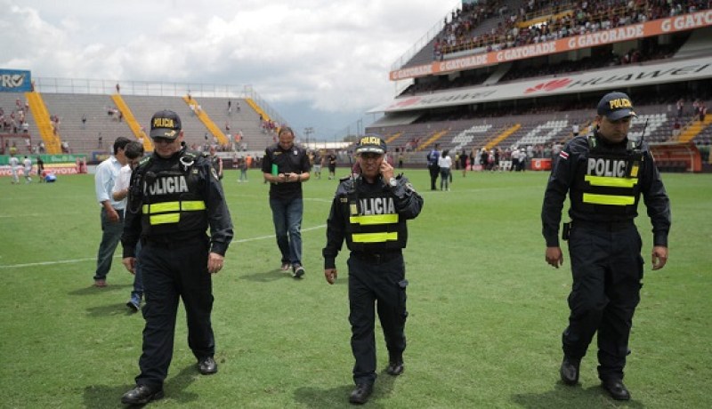 بلاغ بوجود قنبلة يثير الذعر في مباراة بكوستاريكا