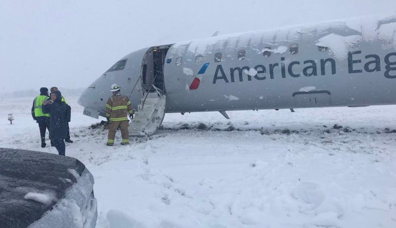 إلغاء مئات الرحلات الجوية بالولايات المتحدة بسبب العواصف القوية