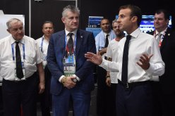 بالصور.. ماكرون يقوم بلفتة رائعة تجاه المنتخب الكرواتي