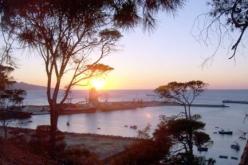 مدينة تنس المتعة الحقيقية… زرقة البحر وخضرة الجبل