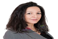 جزائريـة تعتنق المسيحية وتُعيّن مديرة لديوان زعيمة اليمين الفرنسي المتطرّف