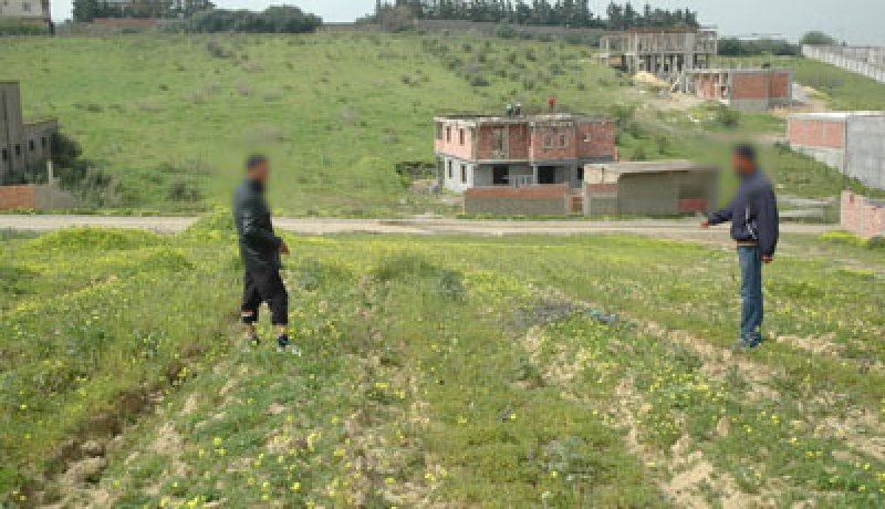 عقيد مزيف يقود شبكة للنصب على فلاحين لتموين ثكنات وهمية في تيبازة