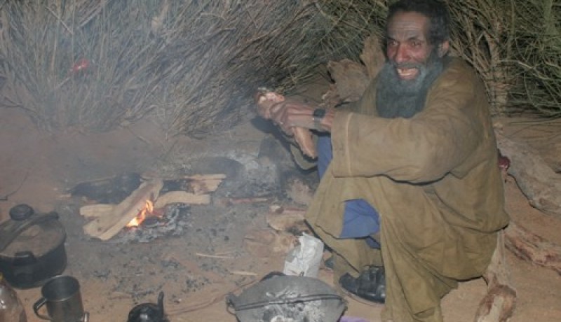 إرهابي موريتاني يدخل الجزائر متنكرا في هيئة مجنون