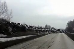 بالفيديو انجراف رهيب للتربة يزحف على منطقة بروسيا