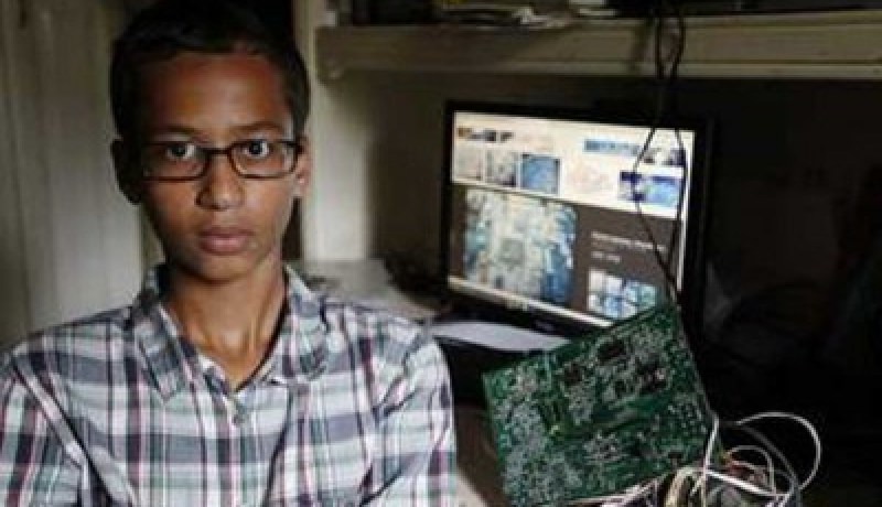 أوباما يستضيف صبي سوداني لإختراعه ساعة بعد إلقاء القبض عنه  بتكساس