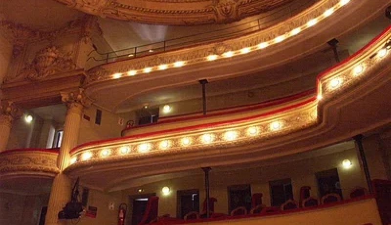 ثقافة : برمجة خمسة إنتاجات مسرحية جديدة بوهران