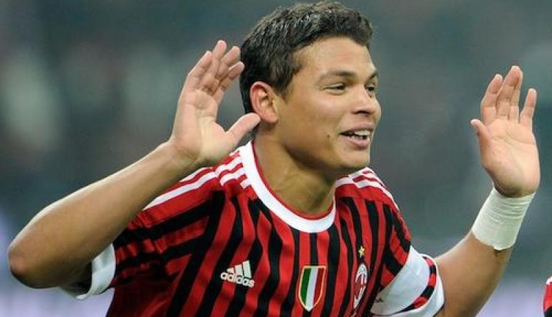 تياغو سيلفا يفوز بجائزة كأس السامبا الذهبية لأفضل لاعب برازيلي في أوروبا