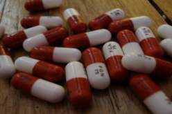 تفكيك شبكة هرّبت 8 ملايين قرص مهلوس باستعمال “شركة وهمية”