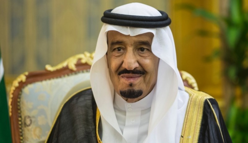 العاهل السعودي يأمر بصرف 1000 ريال لموظفي الدولة والعسكريين