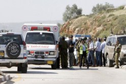 فلسطيني يطعن جندي إسرائيلي في نقطة تفتيش بالضفة الغربية