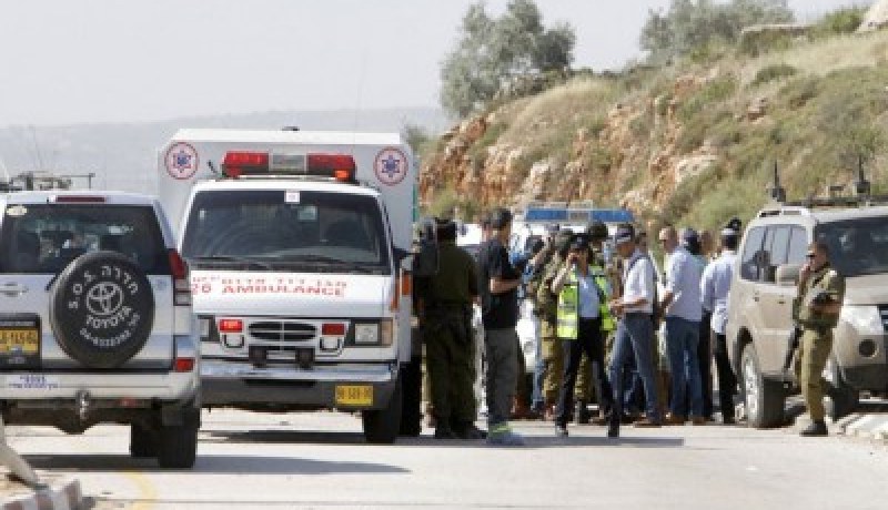 فلسطيني يطعن جندي إسرائيلي في نقطة تفتيش بالضفة الغربية
