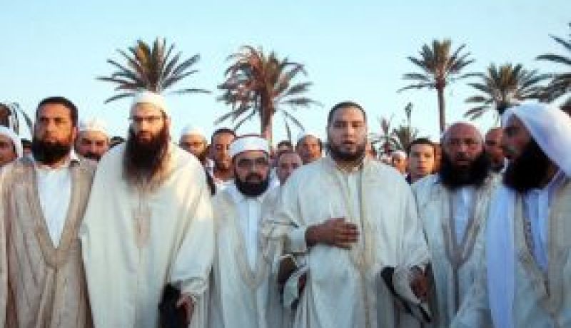 تعرض عضو مجلس فرنسي للضرب على يد متطرفين تونسيين بسبب ملابس عائلته