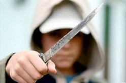 تلميذ يطعن مدير مدرسته بسكين