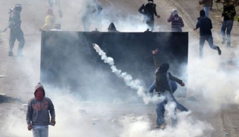 إصابة 15 شخصا خلال قمع قوات الإحتلال الاسرائيلي للمرابطين بالقدس