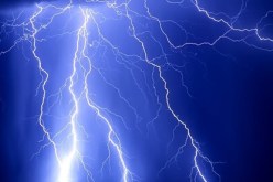 فرنسا: صاعقة رعدية تتسبب في إصابة 11 شخصا