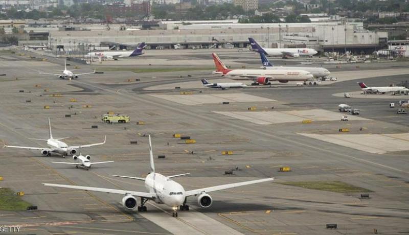 طائرات”مسيرة” تعلق رحلات أكبر مطار أمريكي