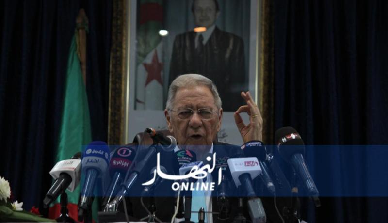 ولد عباس في تعليق على بكائه في ليلة أول نوفمبر: “لي ما يبكيش.. ما يحبش البلاد”