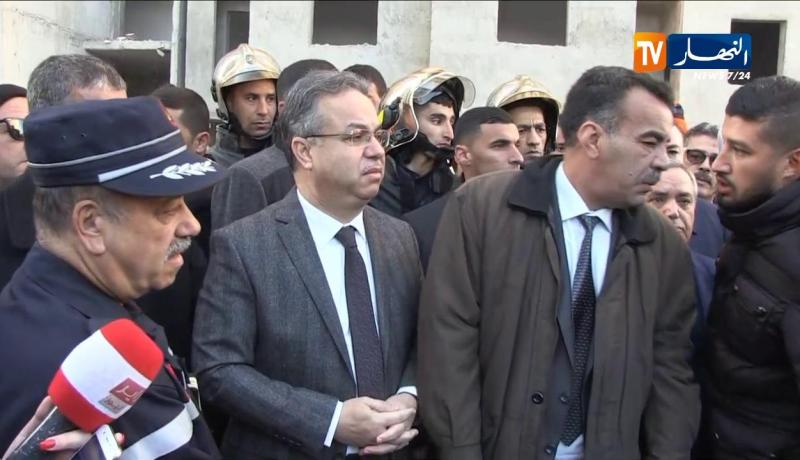 وزير السكن يحل بمكان حادث انهيار ورشة بناء سكنات عدل بالرحمانية